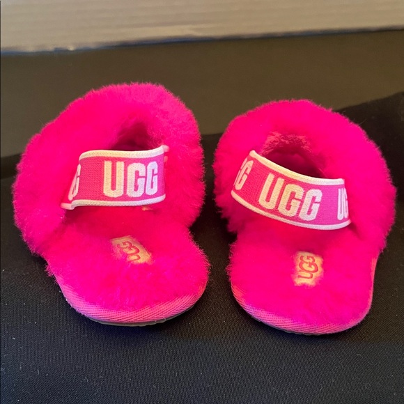 UGG Infants/kids Bright Pink Fluffy Slippers - Picture 4 of 6